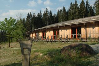 Zentralgebäude im Wildniscamp